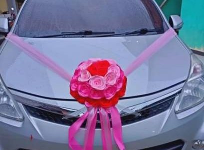 Cara menghias mobil pengantin dengan kertas krep