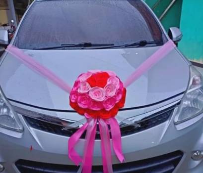 Cara menghias mobil pengantin dengan kertas krep